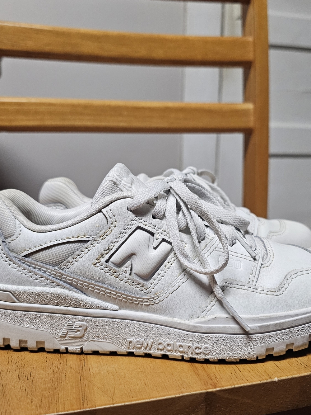 New Balance 550 Boy's Size 2.5‎ Triple White Athletic Sneakers Classic Comfy